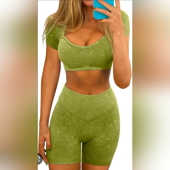 Other - Green Ribbed Two-Piece Set Sz M NEW WITHOUT TAG